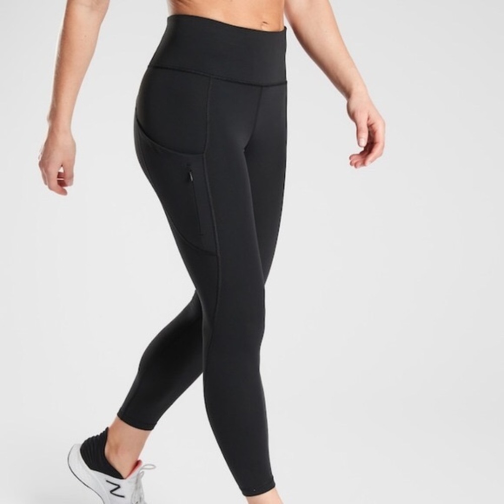 Athleta 7/8 Black Capri Leggings -pockets w zipper